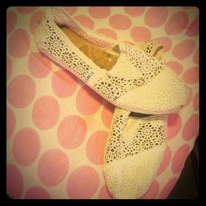 White Floral Toms